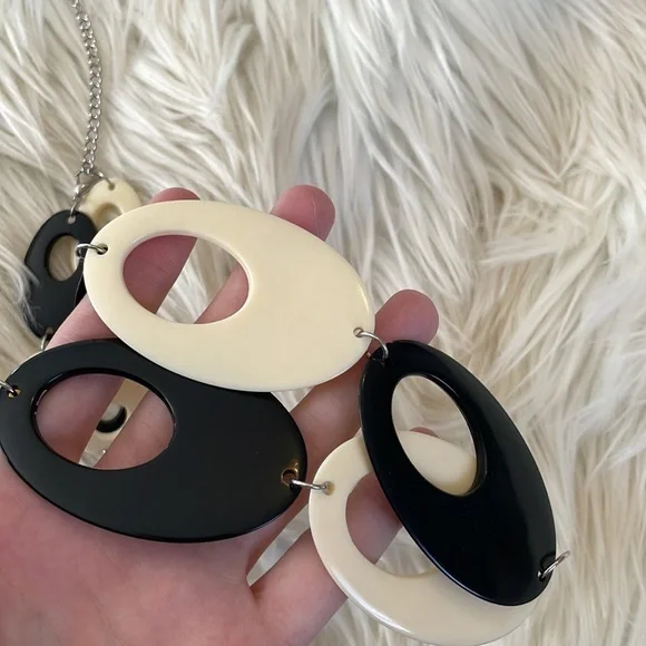 Black and white yin & Yang play dress up statement round beads plastic necklace - Picture 9 of 17